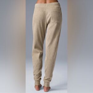 Alo Yoga new muse (Ribbed Knit Pants)